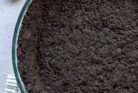 Flawlessly Sliced Gluten-Free Oreo Crust