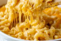 The Ultimate Creamy Velveeta Mac and Cheese