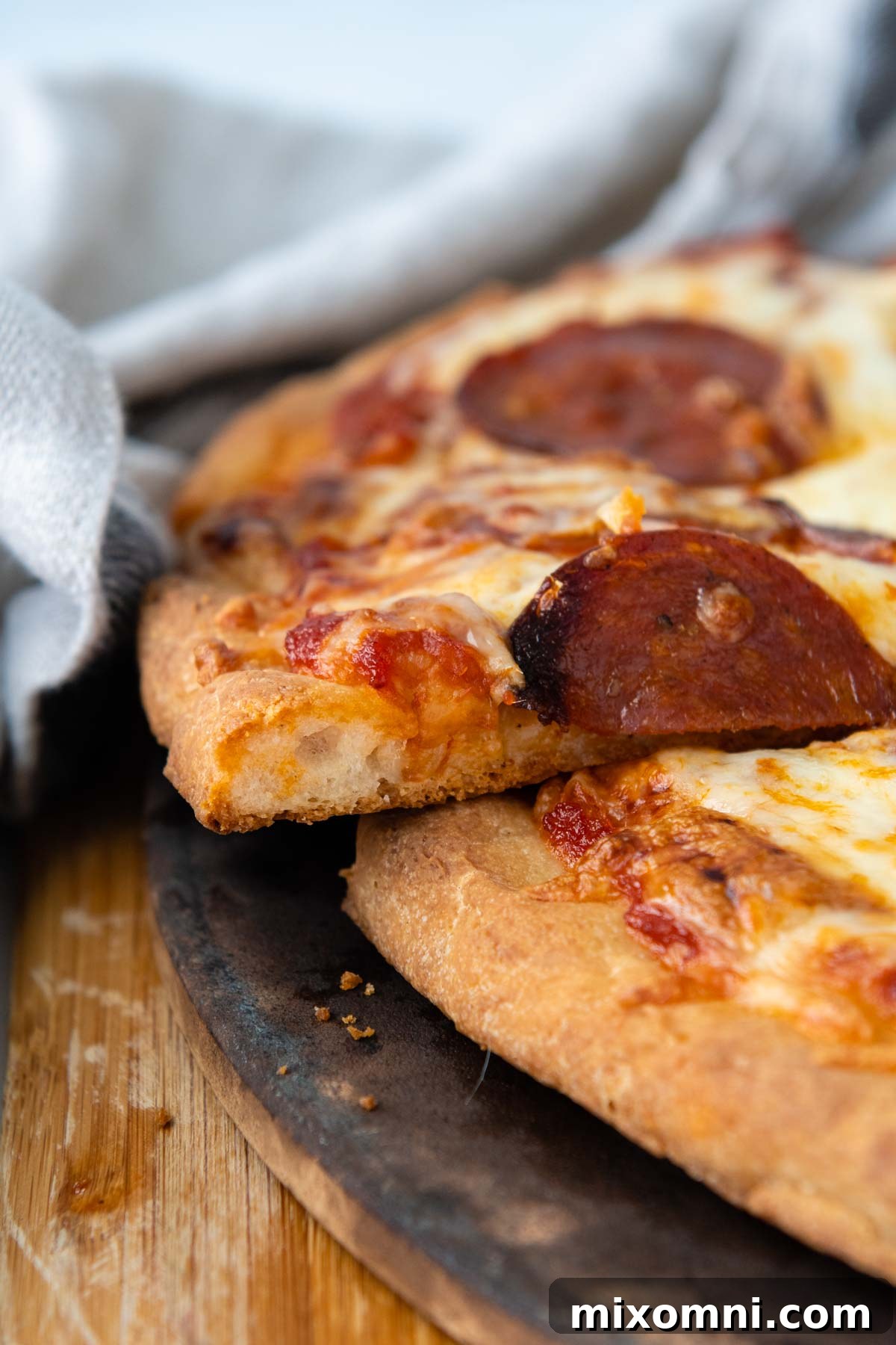 close up of the gluten-free pizza crust edge