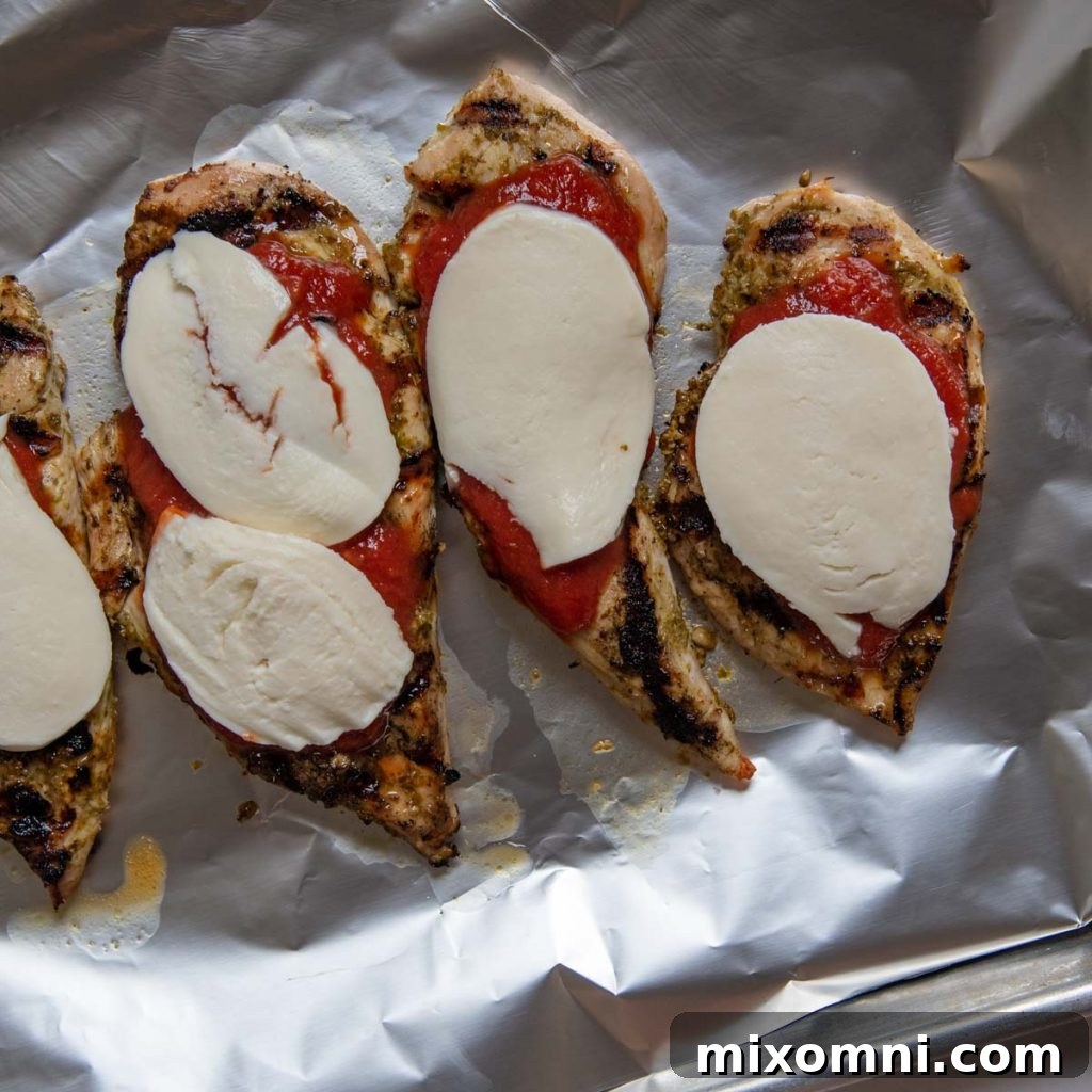 Image showing how to assemble the grilled chicken with marinara and mozzarella before final melting on the grill