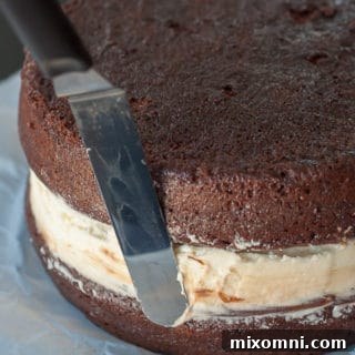 Image showing how to smooth filling in ding dong cake